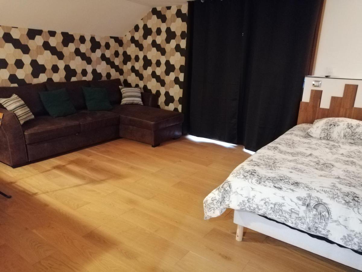 Le Gite Du Chtihameau Avec Piscine Interieure Privative, Selon Date Bassee 外观 照片